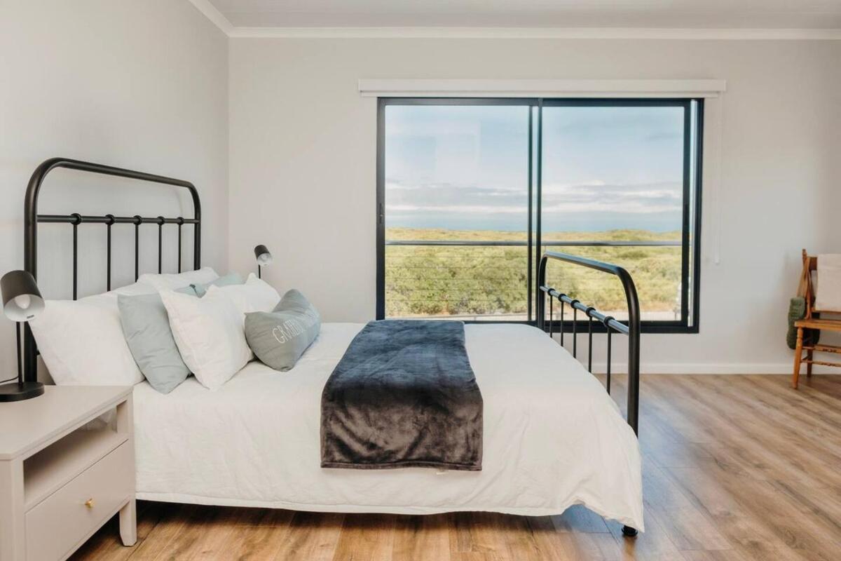 Ocean View 4-Bed Getaway On Pearly Beach Exterior photo